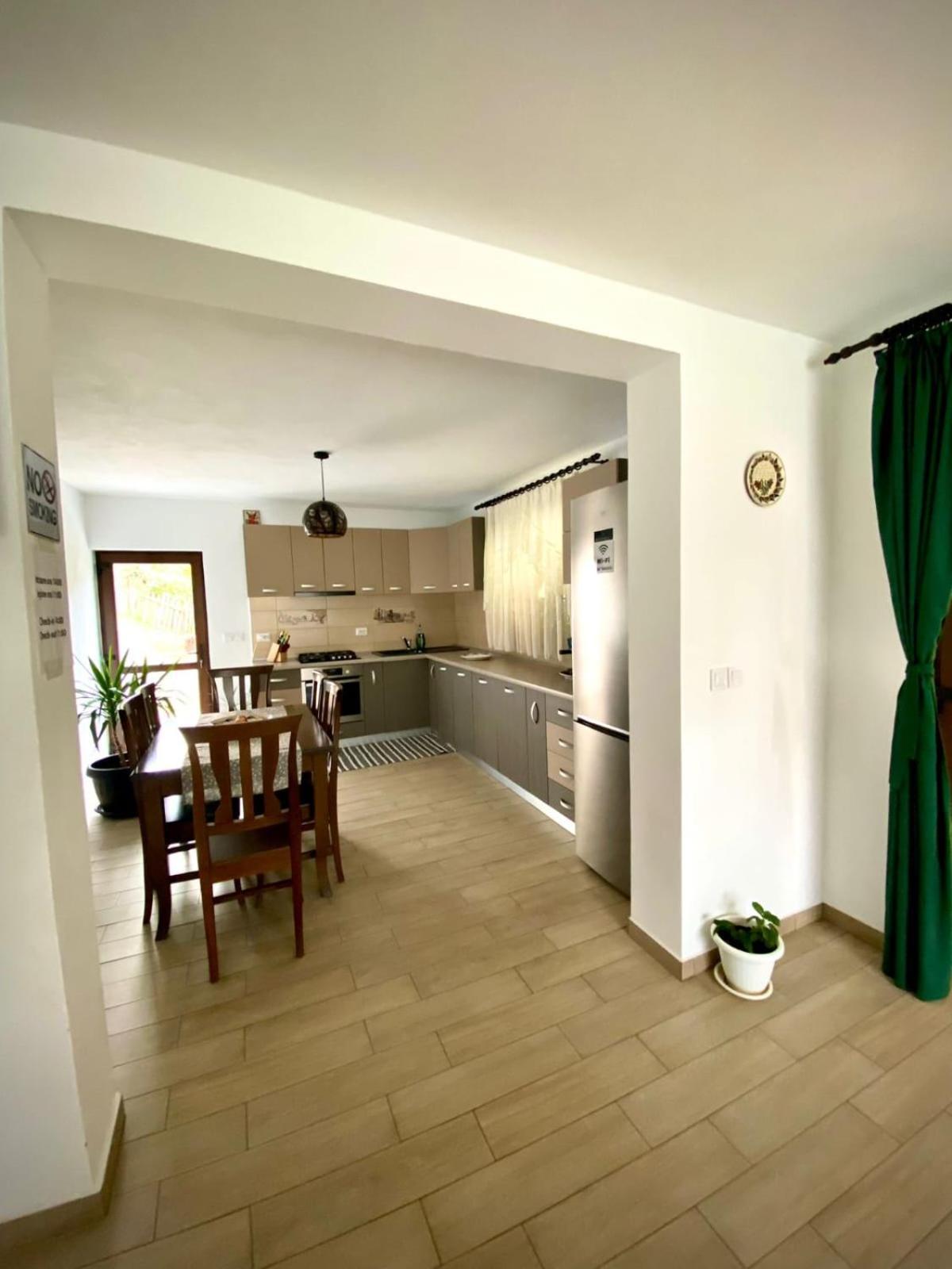 Casa Alex Hotel Curtea De Arges Luaran gambar